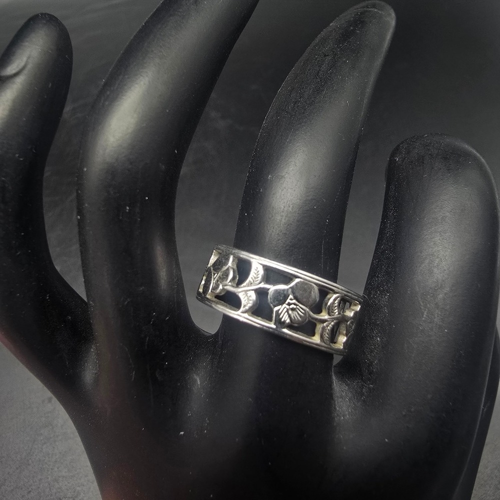Avon 1980 Mountain Flower Ring Silver Tone Size 7.5 Vintage Costume Jewelry